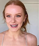 Abigail_EffortlessRedLipGuideRedHairedBeauty_Vogue21_1633.jpg