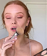 Abigail_EffortlessRedLipGuideRedHairedBeauty_Vogue21_1637.jpg