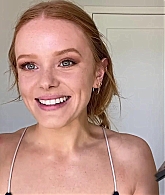 Abigail_EffortlessRedLipGuideRedHairedBeauty_Vogue21_1644.jpg