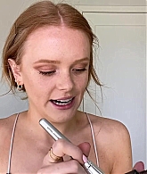 Abigail_EffortlessRedLipGuideRedHairedBeauty_Vogue21_1652.jpg