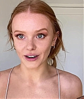 Abigail_EffortlessRedLipGuideRedHairedBeauty_Vogue21_1659.jpg