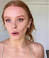 Abigail_EffortlessRedLipGuideRedHairedBeauty_Vogue21_1678.jpg
