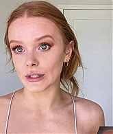 Abigail_EffortlessRedLipGuideRedHairedBeauty_Vogue21_1690.jpg