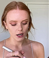 Abigail_EffortlessRedLipGuideRedHairedBeauty_Vogue21_1692.jpg