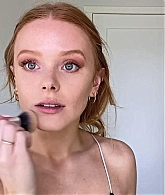 Abigail_EffortlessRedLipGuideRedHairedBeauty_Vogue21_1711.jpg