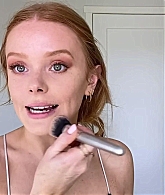 Abigail_EffortlessRedLipGuideRedHairedBeauty_Vogue21_1712.jpg