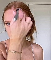 Abigail_EffortlessRedLipGuideRedHairedBeauty_Vogue21_1722.jpg