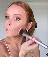 Abigail_EffortlessRedLipGuideRedHairedBeauty_Vogue21_1732.jpg
