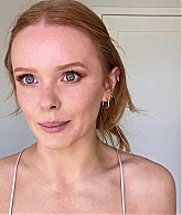 Abigail_EffortlessRedLipGuideRedHairedBeauty_Vogue21_1904.jpg