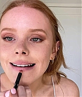 Abigail_EffortlessRedLipGuideRedHairedBeauty_Vogue21_1906.jpg