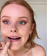Abigail_EffortlessRedLipGuideRedHairedBeauty_Vogue21_1909.jpg