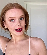 Abigail_EffortlessRedLipGuideRedHairedBeauty_Vogue21_2028.jpg