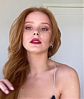Abigail_EffortlessRedLipGuideRedHairedBeauty_Vogue21_2071.jpg