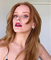 Abigail_EffortlessRedLipGuideRedHairedBeauty_Vogue21_2082.jpg