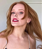 Abigail_EffortlessRedLipGuideRedHairedBeauty_Vogue21_2083.jpg