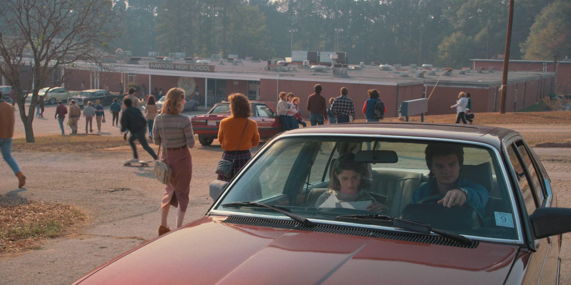 Stranger_Things_S2E01_KISSTHEMGOODBYE_2877429.jpg