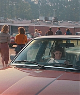 Stranger_Things_S2E01_KISSTHEMGOODBYE_2877529.jpg