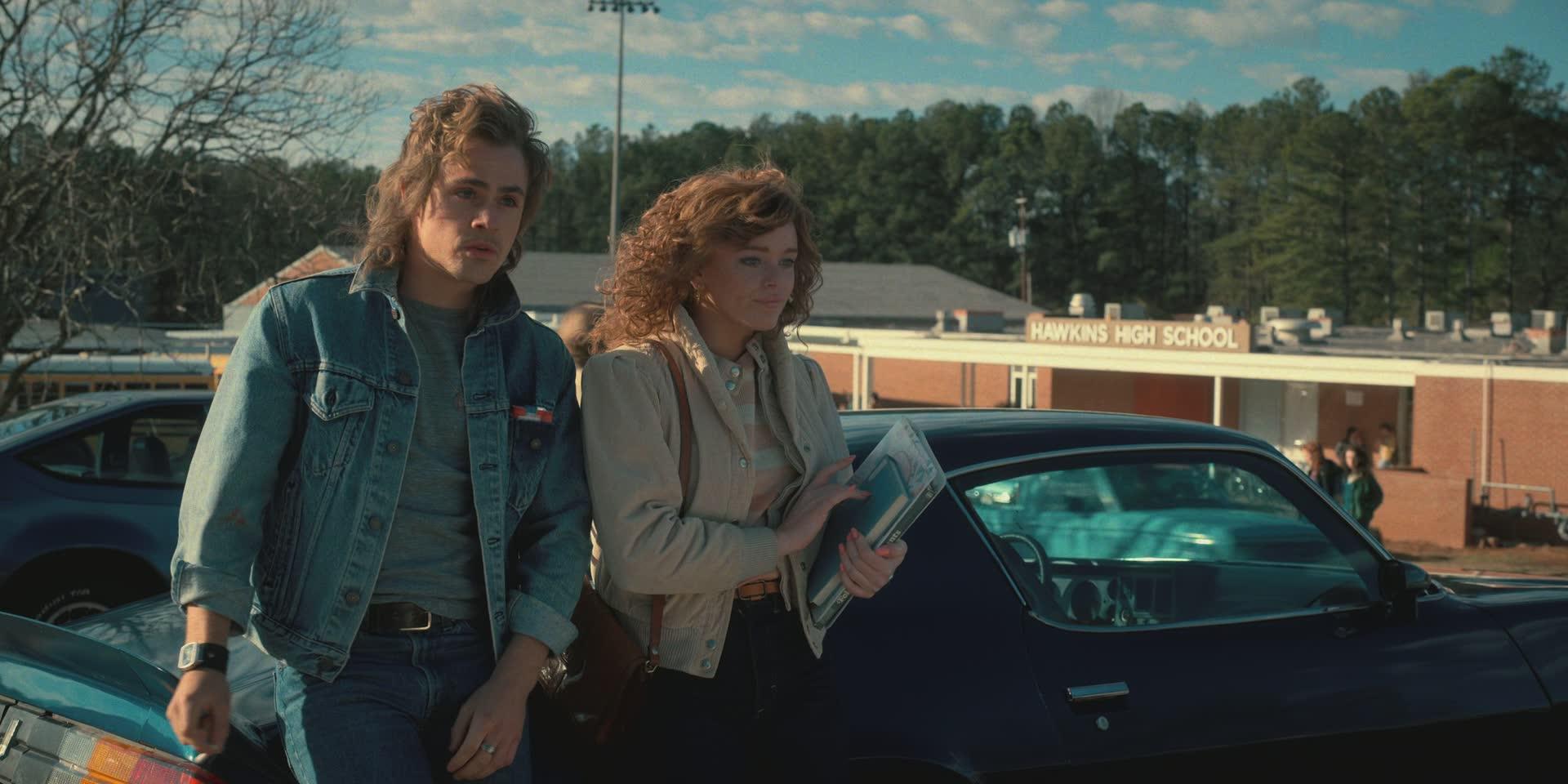 Stranger_Things_S2E03_KISSTHEMGOODBYE_28183329.jpg