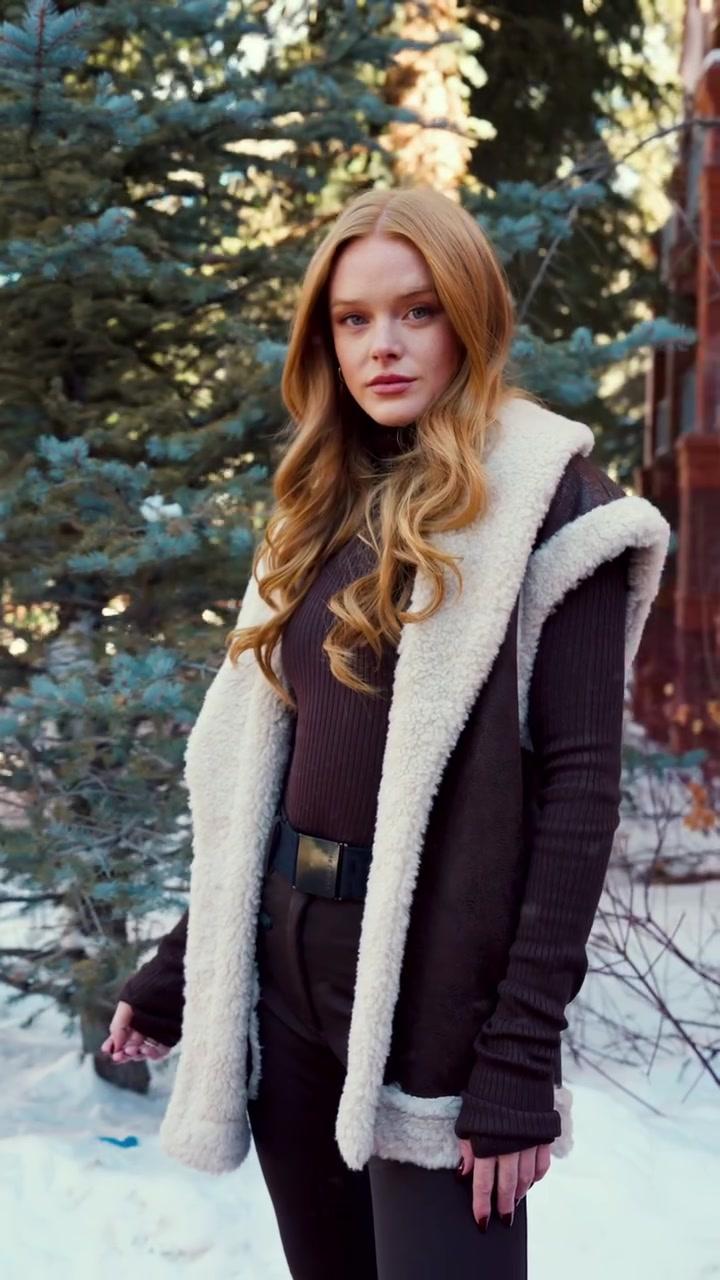 REVOLVE_Shoot23_07.jpg