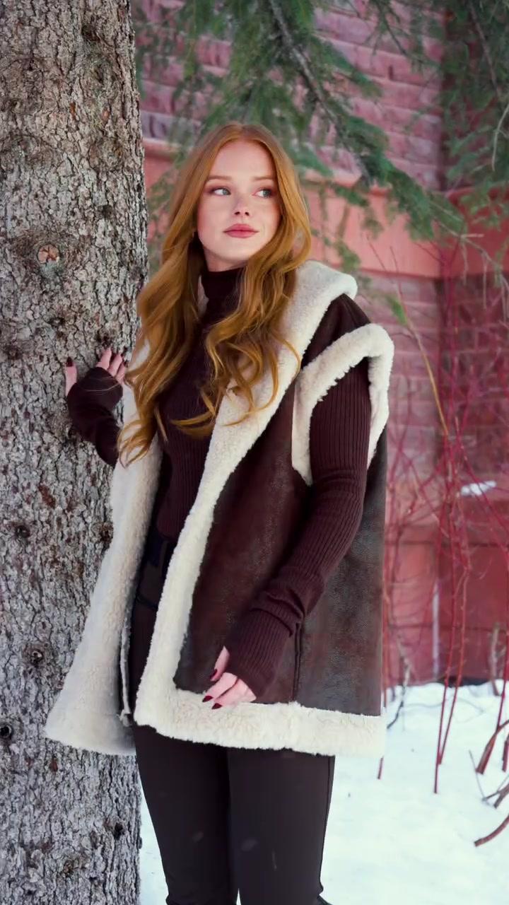 REVOLVE_Shoot23_11.jpg