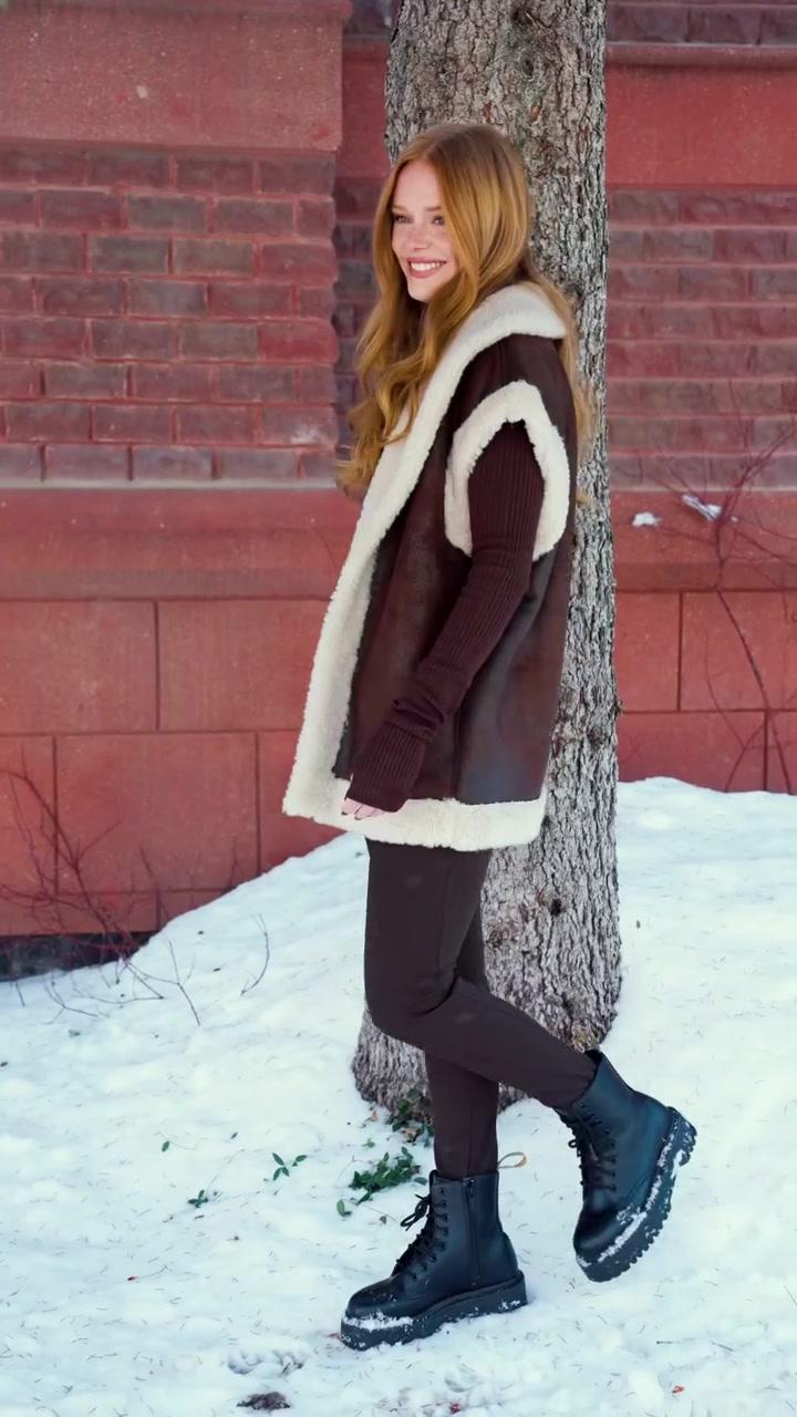 REVOLVE_Shoot23_12.jpg