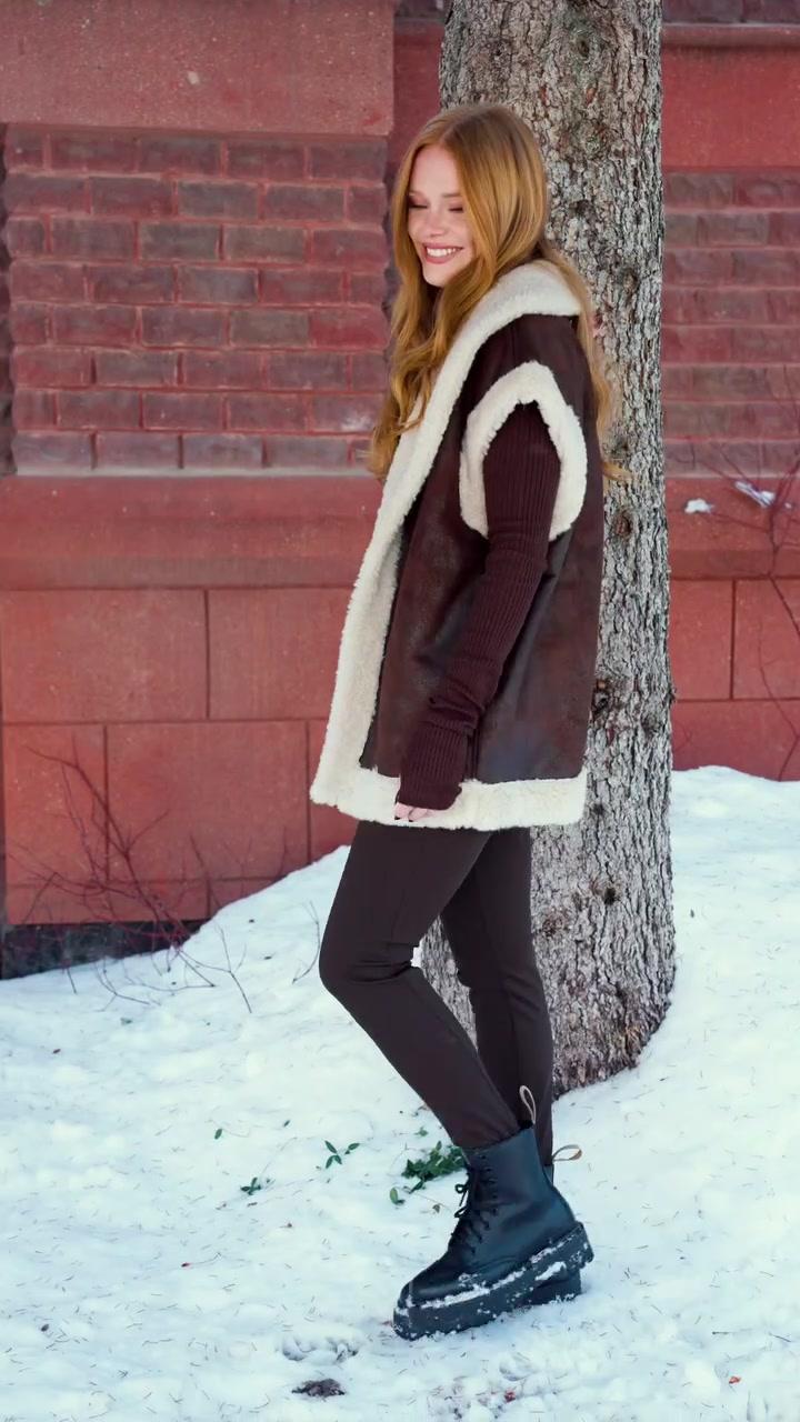 REVOLVE_Shoot23_13.jpg