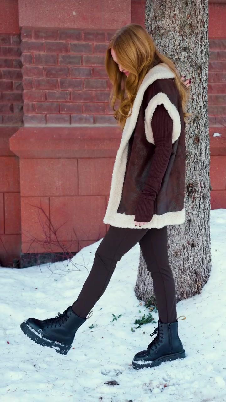 REVOLVE_Shoot23_15.jpg