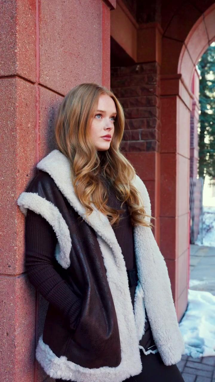 REVOLVE_Shoot23_17.jpg