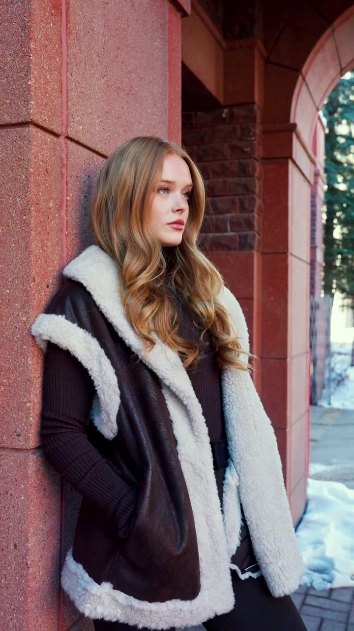 REVOLVE_Shoot23_18.jpg