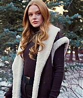 REVOLVE_Shoot23_02.jpg