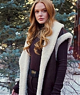REVOLVE_Shoot23_06.jpg