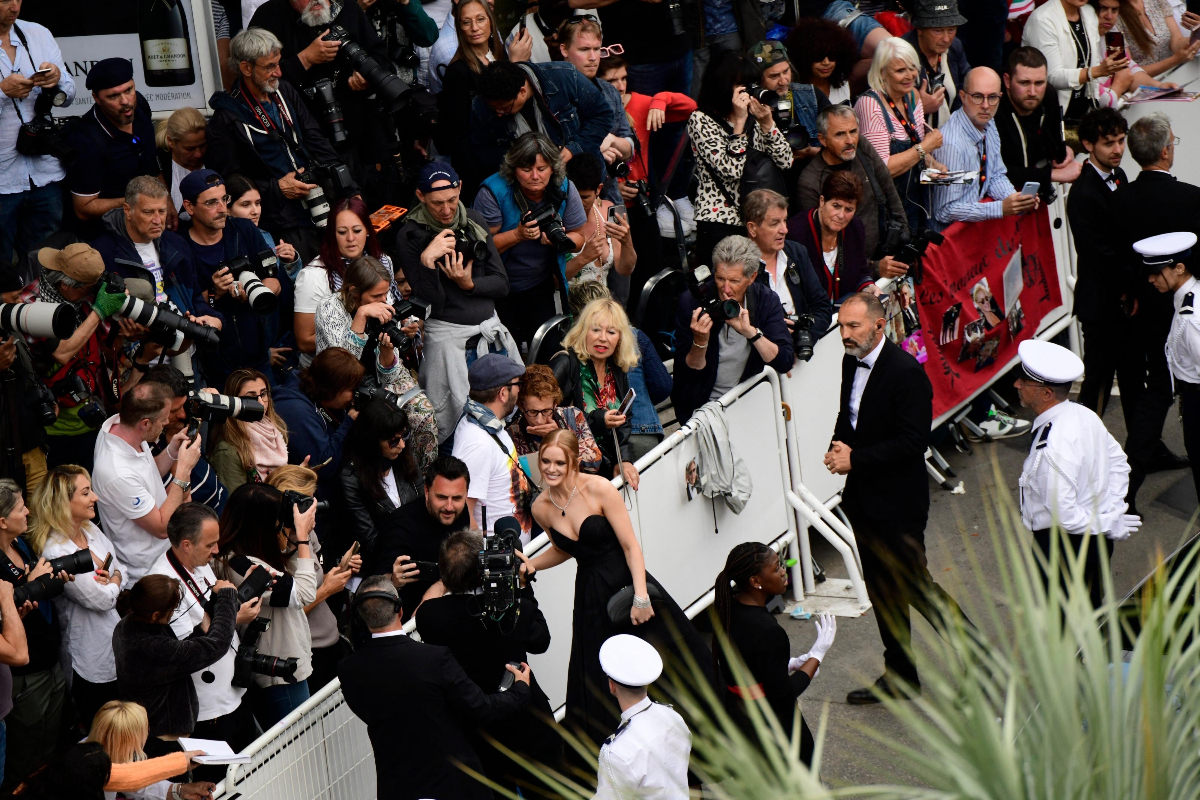IndianaJones_RedCarpet_Cannes23_AttendingFans_28229.jpg