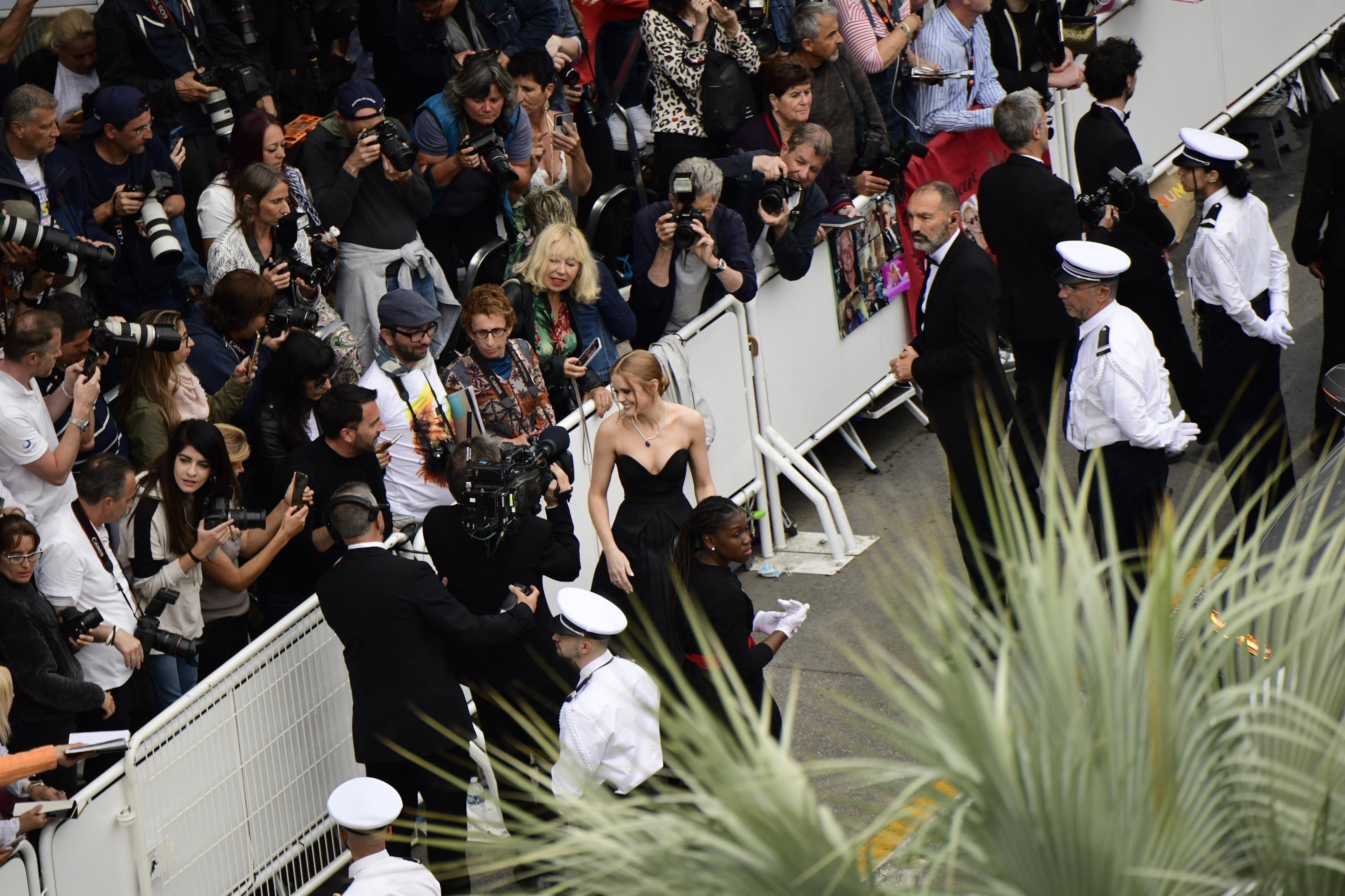IndianaJones_RedCarpet_Cannes23_AttendingFans_28329.jpg