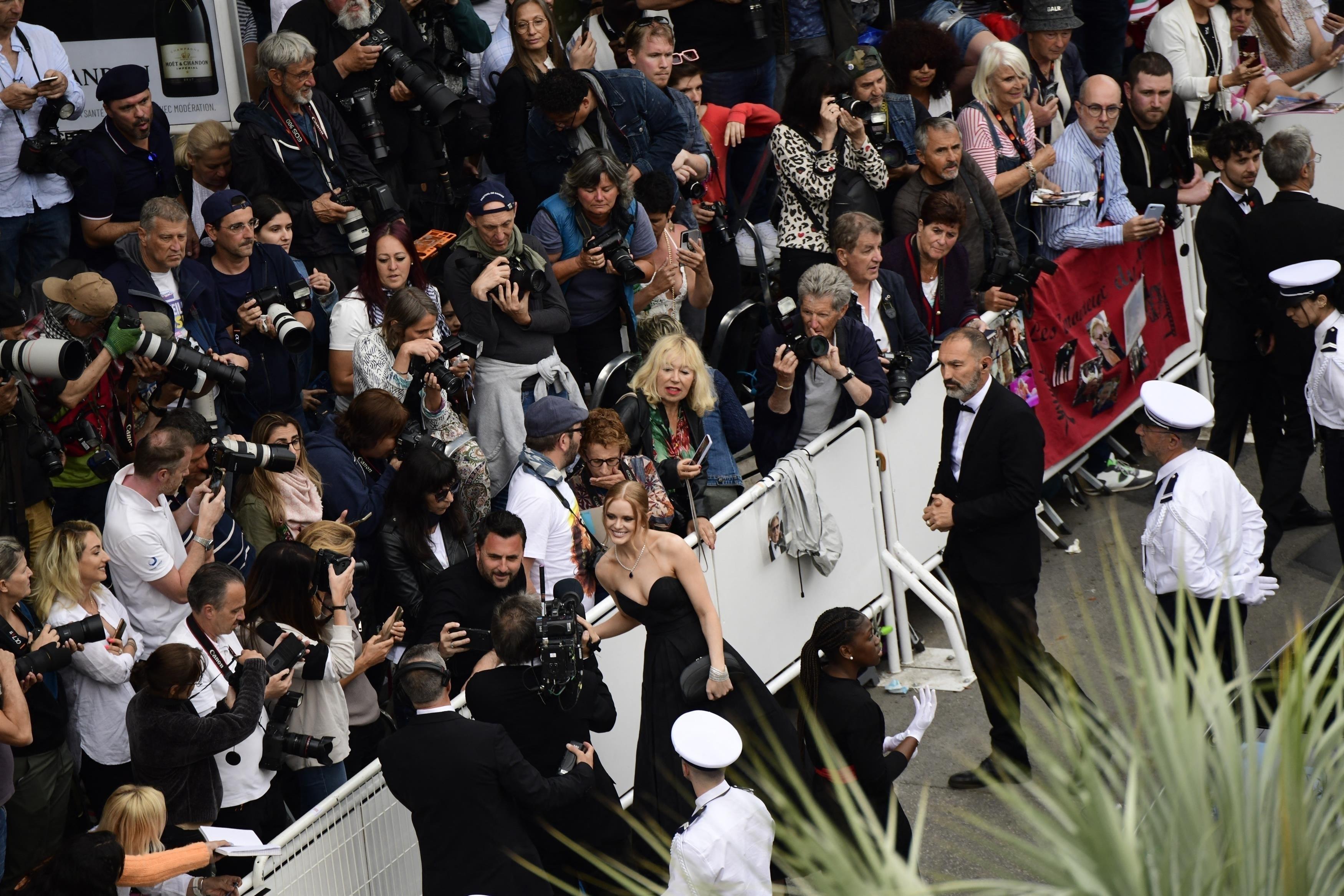 IndianaJones_RedCarpet_Cannes23_AttendingFans_28429.jpg