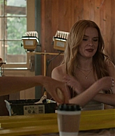 Every_Year_After_S01E08_Goodbye_1080p_005143.jpg